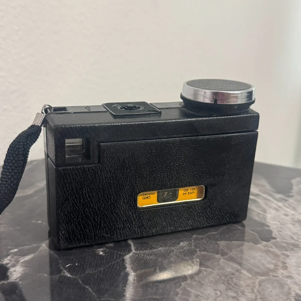 Vintage Kodak Instamatic X-25 126 Film Camera 43mm Lens Shutter Works UNTESTED
